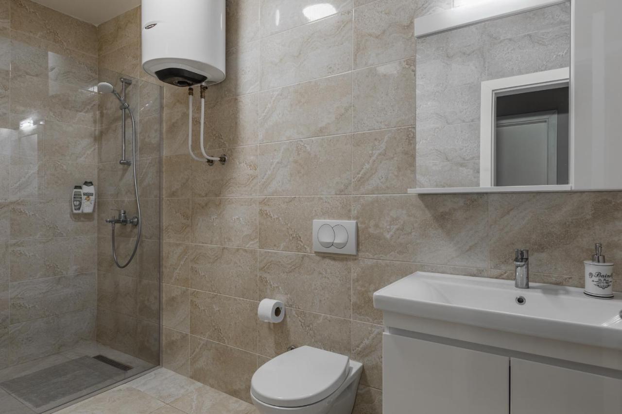 Bleri Apartment, 2 Bedroom, Free Parking プリシュティナ エクステリア 写真