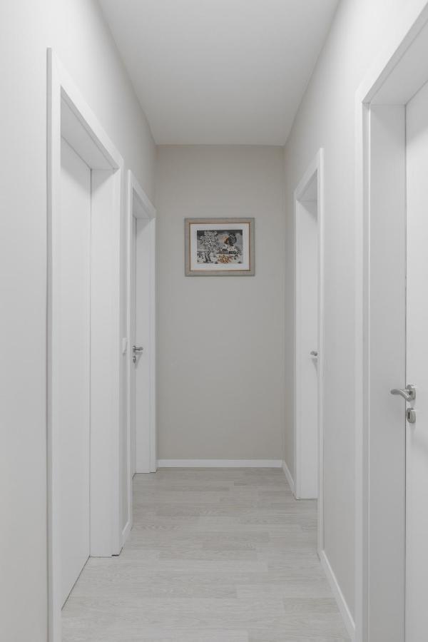 Bleri Apartment, 2 Bedroom, Free Parking プリシュティナ エクステリア 写真